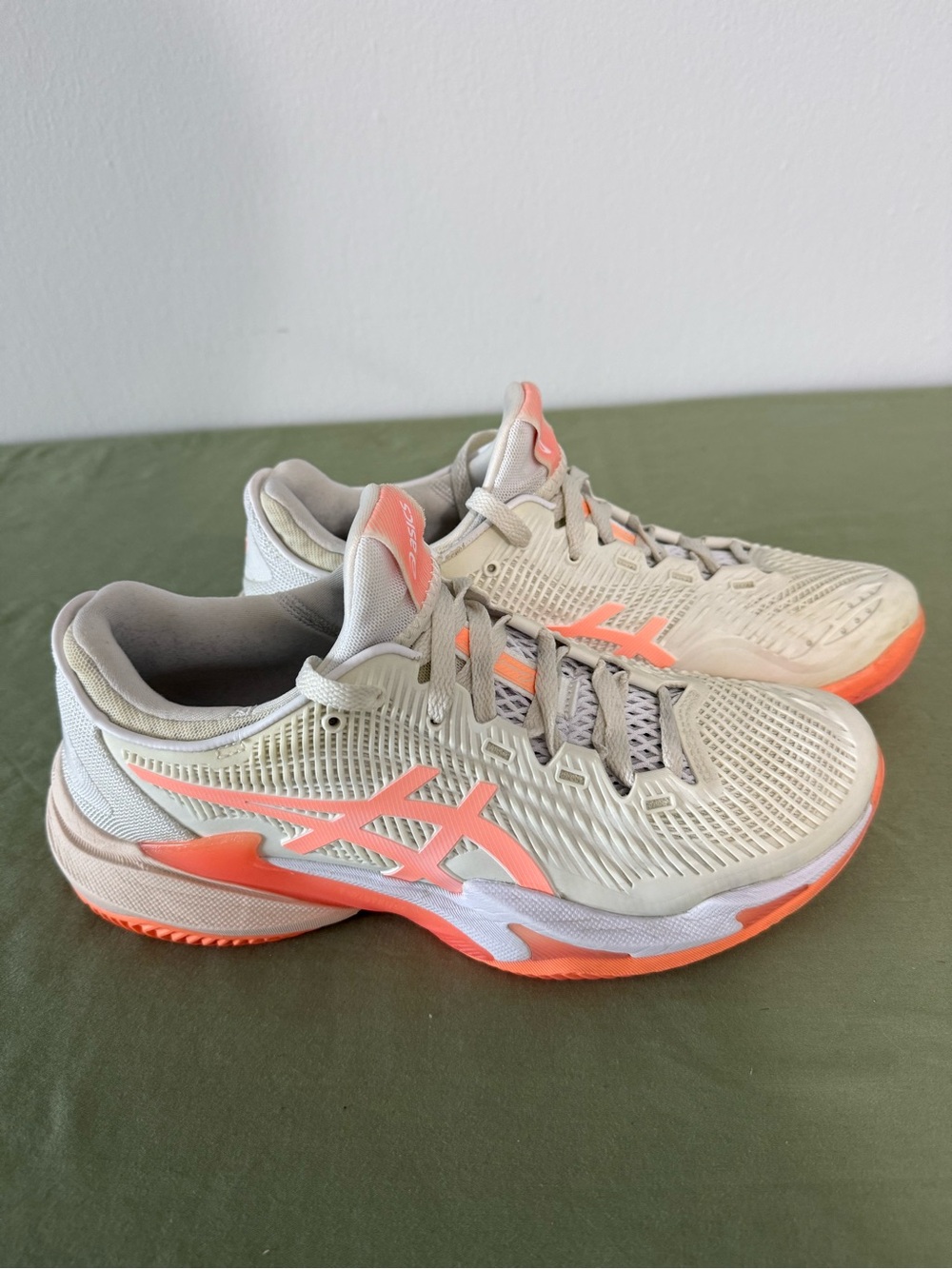 ASICS Court FF 3 Clay Women’s Tennis Shoes in White/Coral, size US 8.5 (EU 40 /